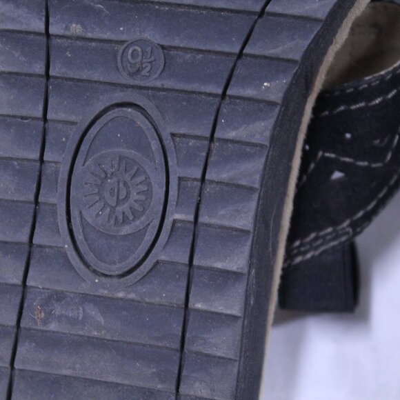 Earth Spirit Black and Beige Sandals - Picture 5 of 8